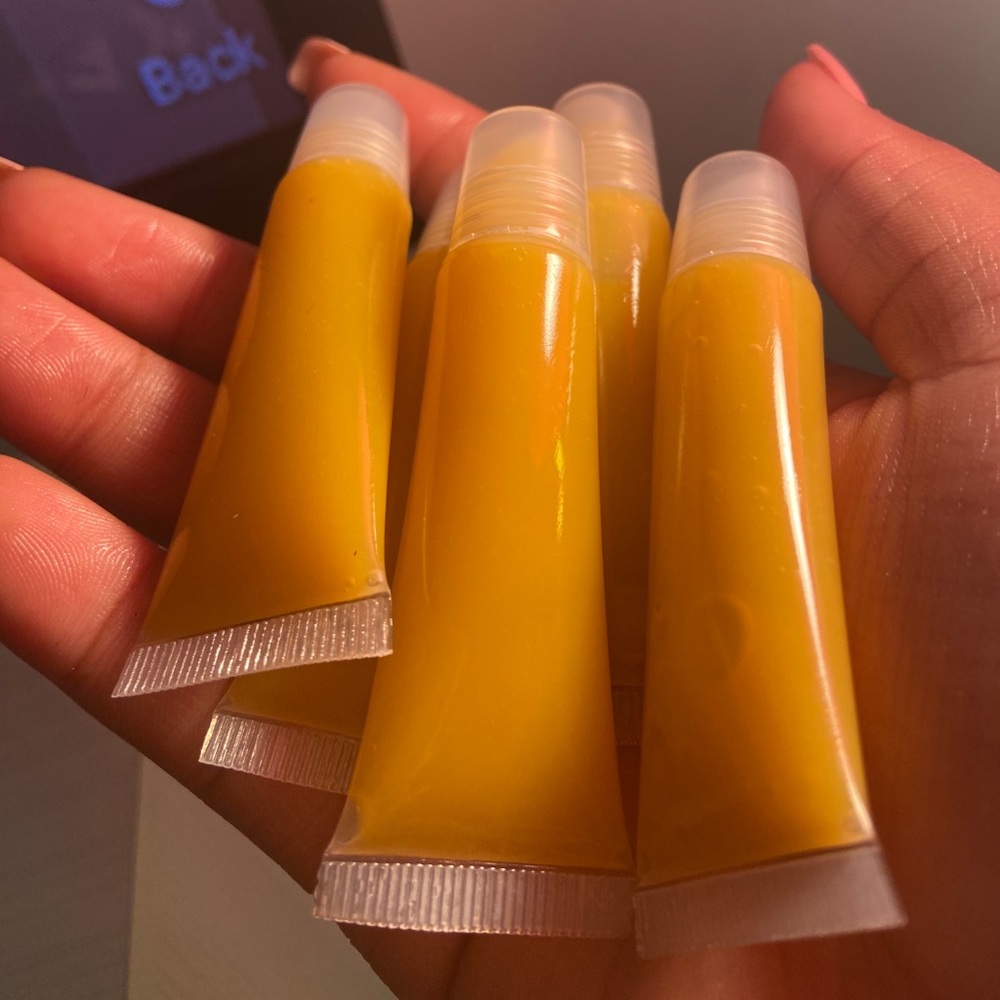 Vanilla Flavored Moisturizing lipgloss